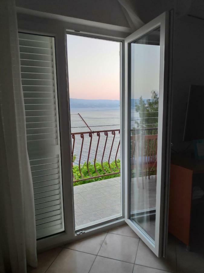 Apartmani Mara I Kata 오미스 외부 사진